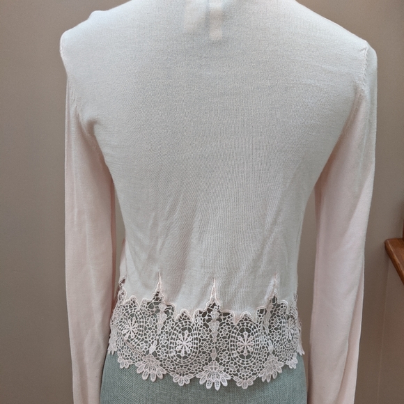 Pink long sleeve shirt with lace trim detail – H&M - Picture 4 of 6